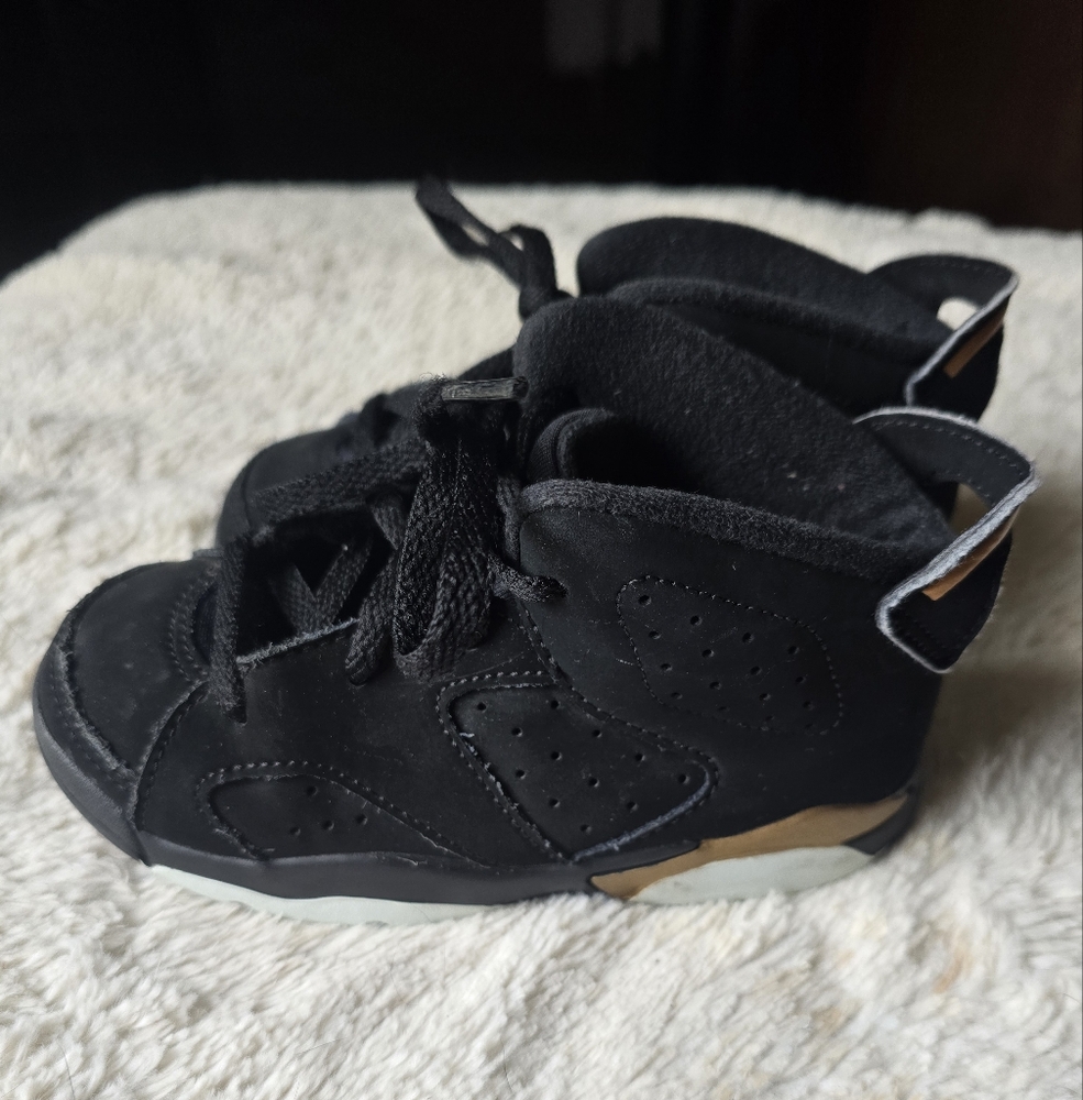 Nike Air Jordan 6 Retro EUC! Boys 9C